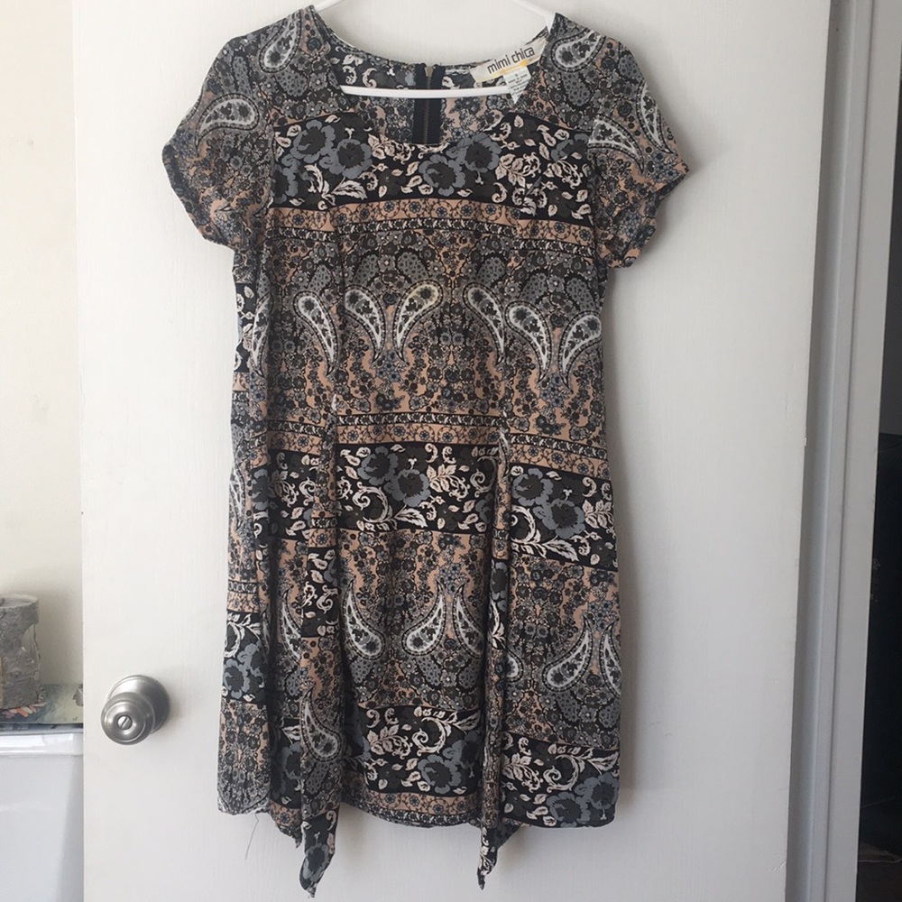 Floral dress with zipper back